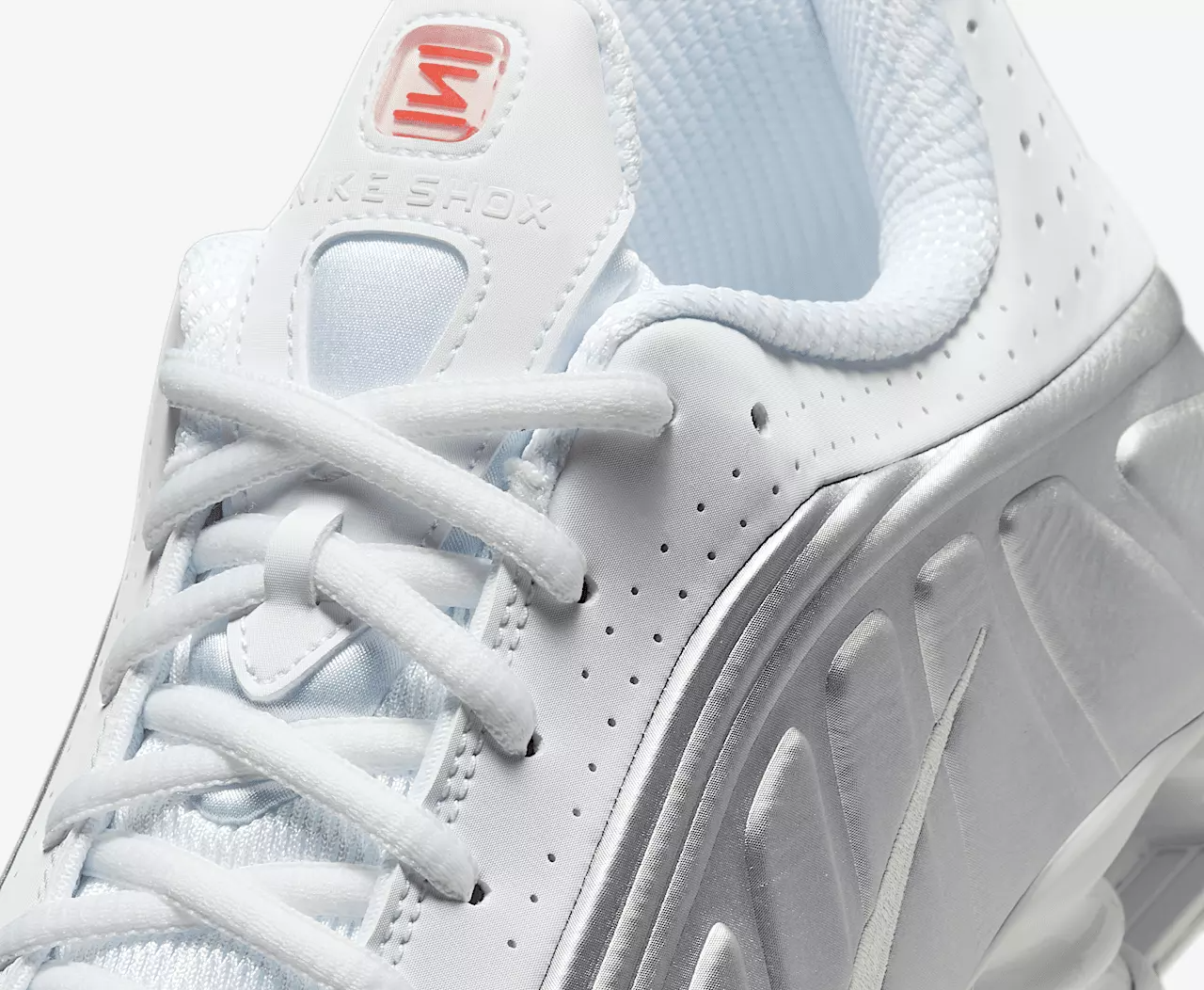 Giay Nike Shox R4 'White Metallic Silver' HQ1988-101