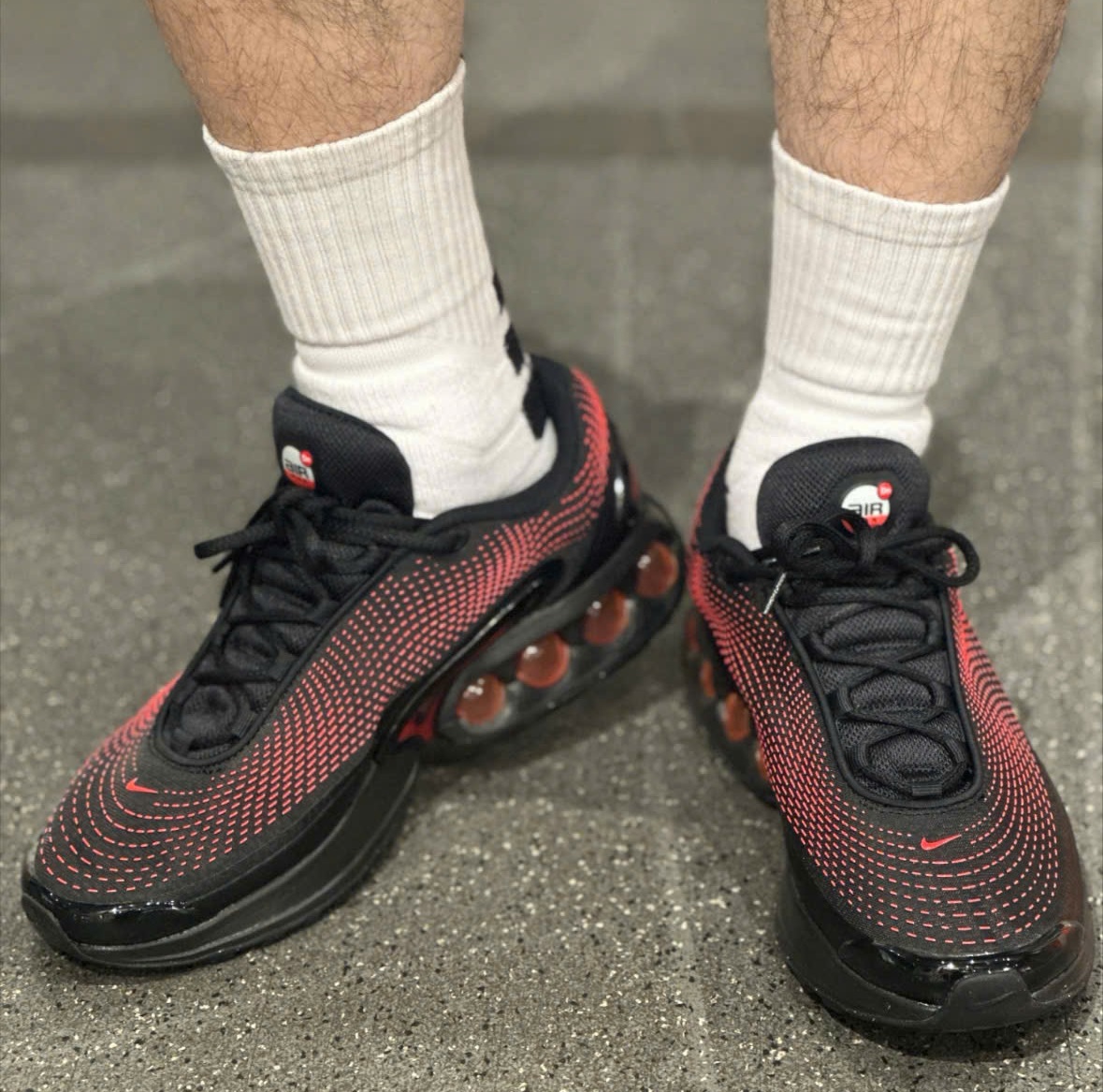 Giay Nike Air Max DN 'Bred' HV5235-002