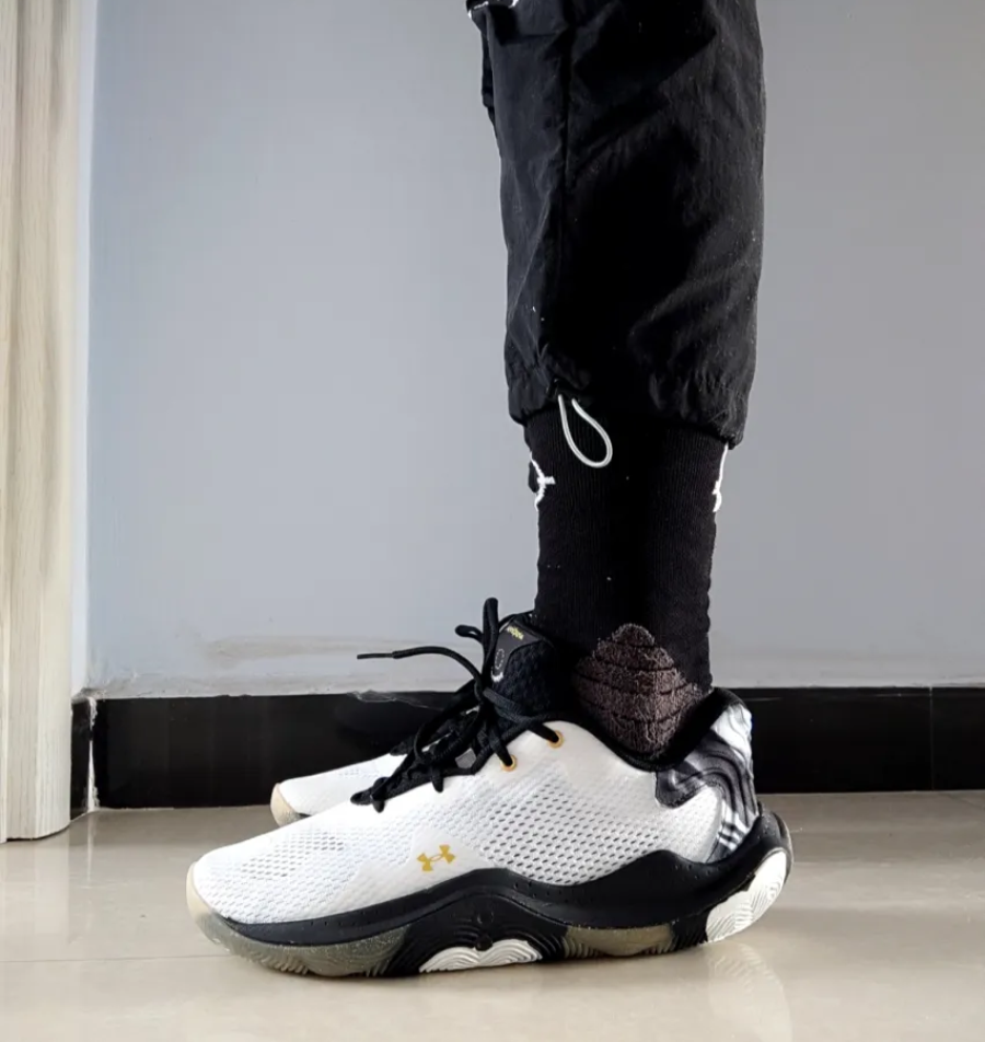 Giay Under Armour Spawn 4 ‘Printed – White Black’ 3025345-100