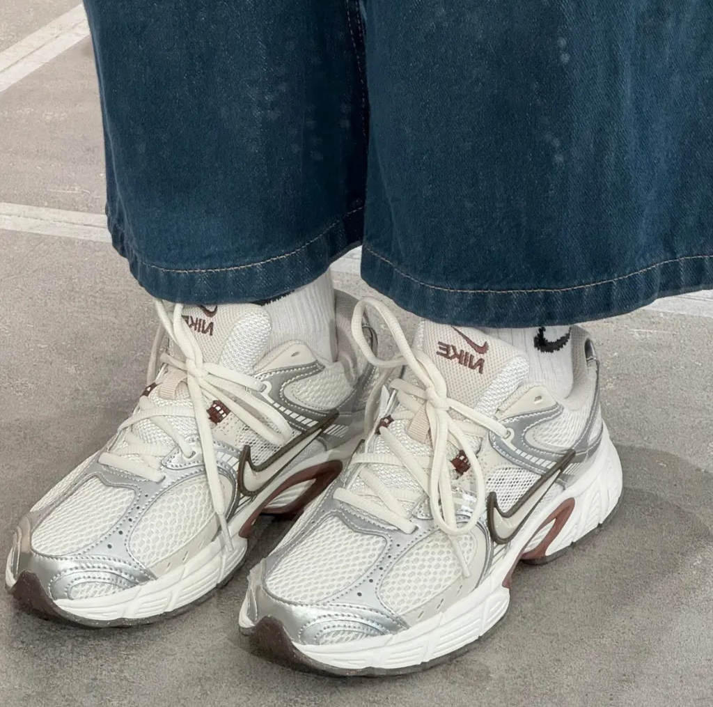 Giay Nike V5 RNR ‘Sail Fonner Brown’ HQ7901-102