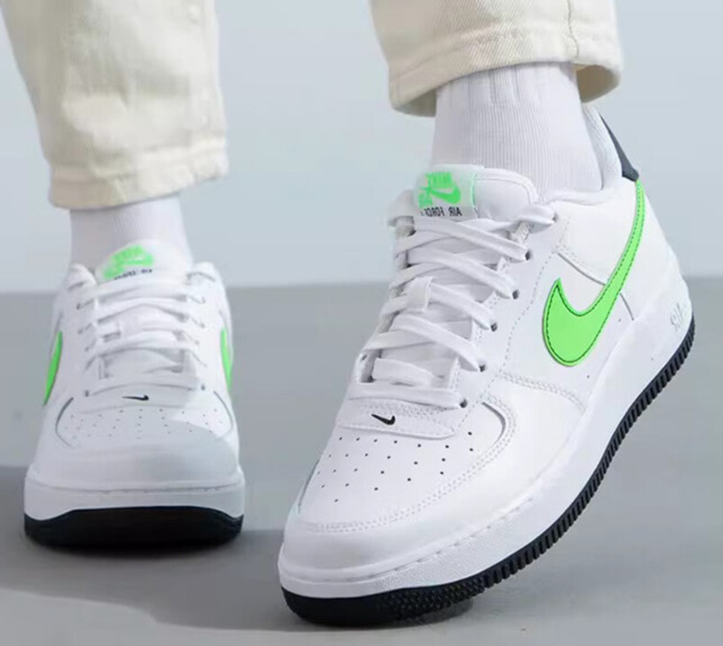 Giay Nike Air Force 1 Low ‘White Green Strike’ FV5948-106