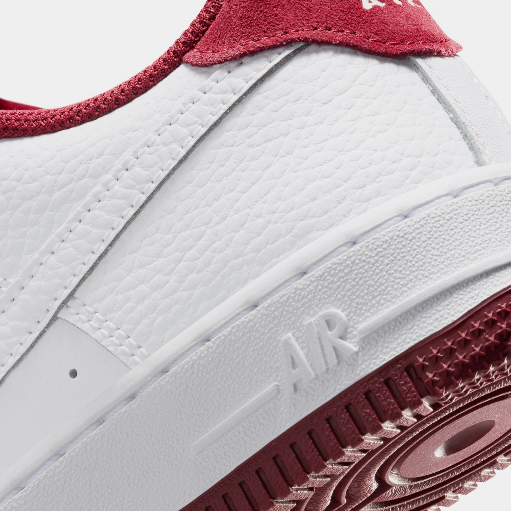Giay Nike Air Force 1 LV8 'White Team Red' HF0952-100