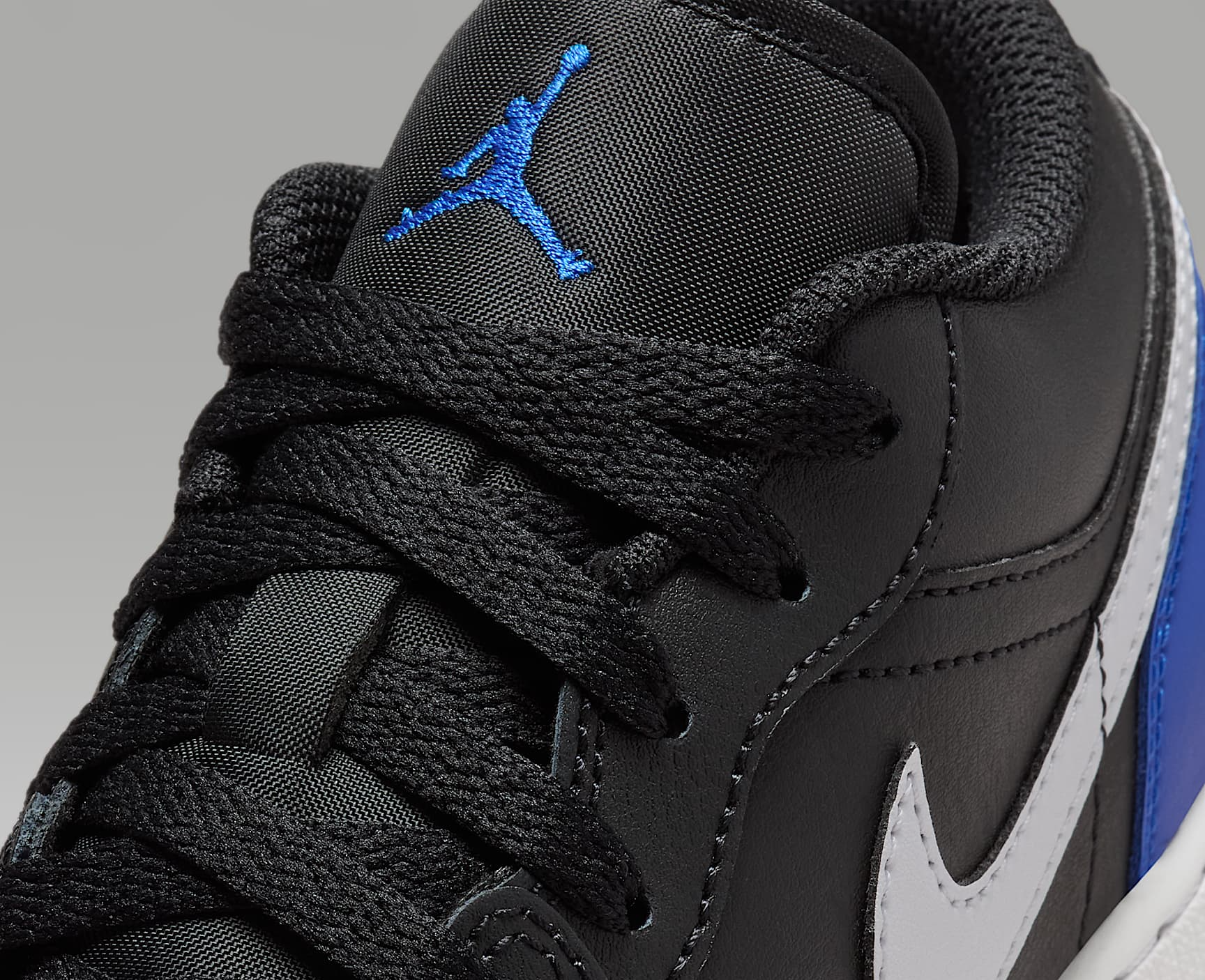 Giay Nike Air Jordan 1 Low GS 'Black Game Royal White' 553560-042