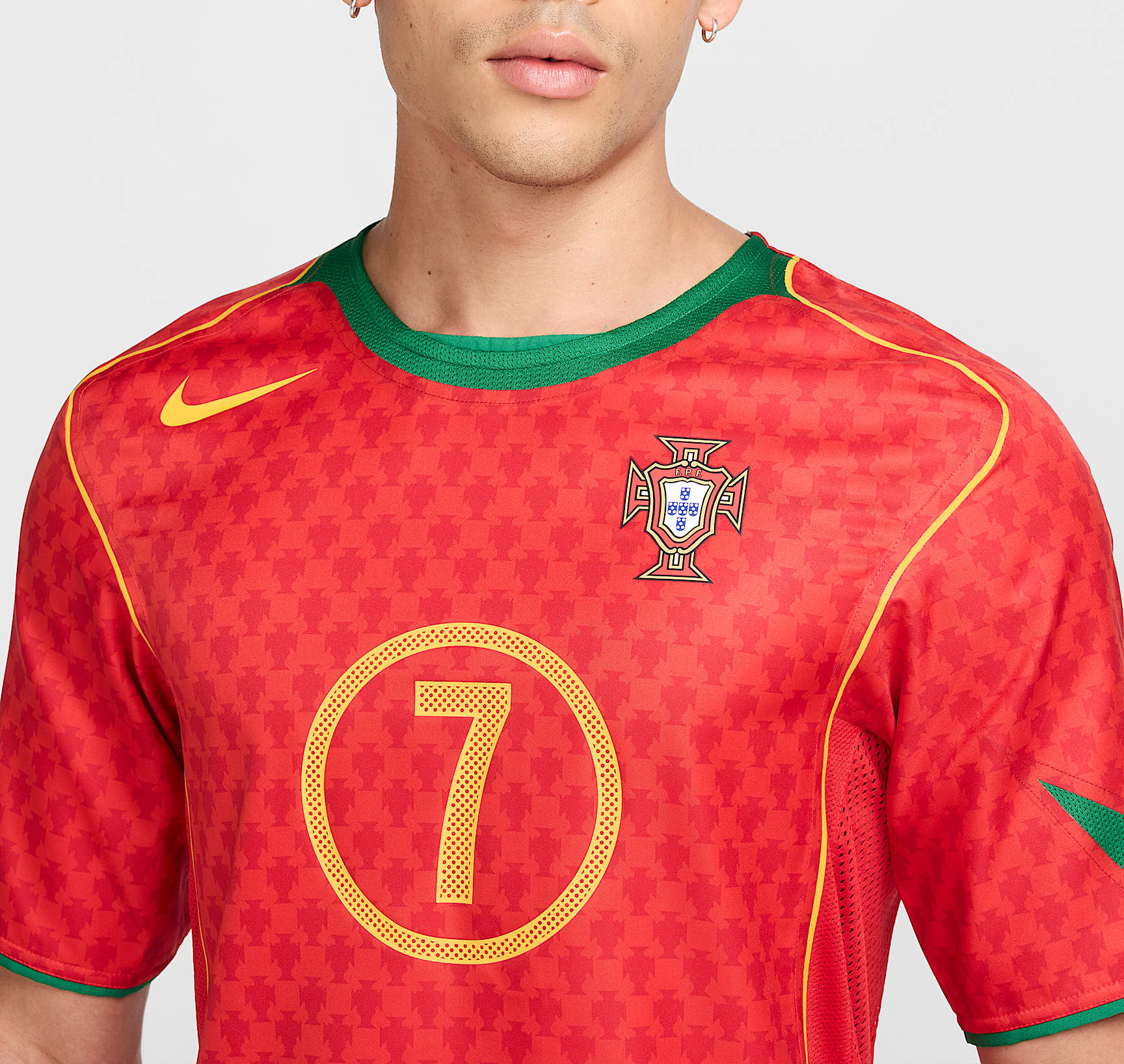 Ao Nike Luis Figo Portugal 2004 Reissue 'Sport Red' HV9708-614