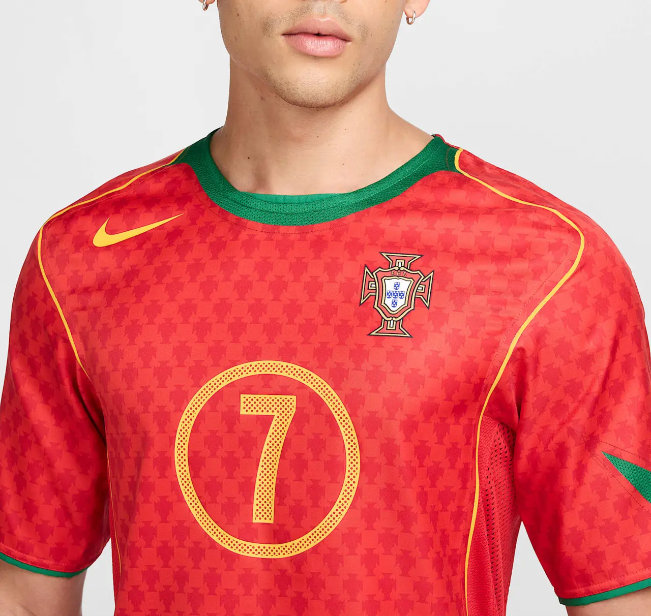 Ao Nike Luis Figo Portugal 2004 Reissue 'Sport Red' HV9708-614