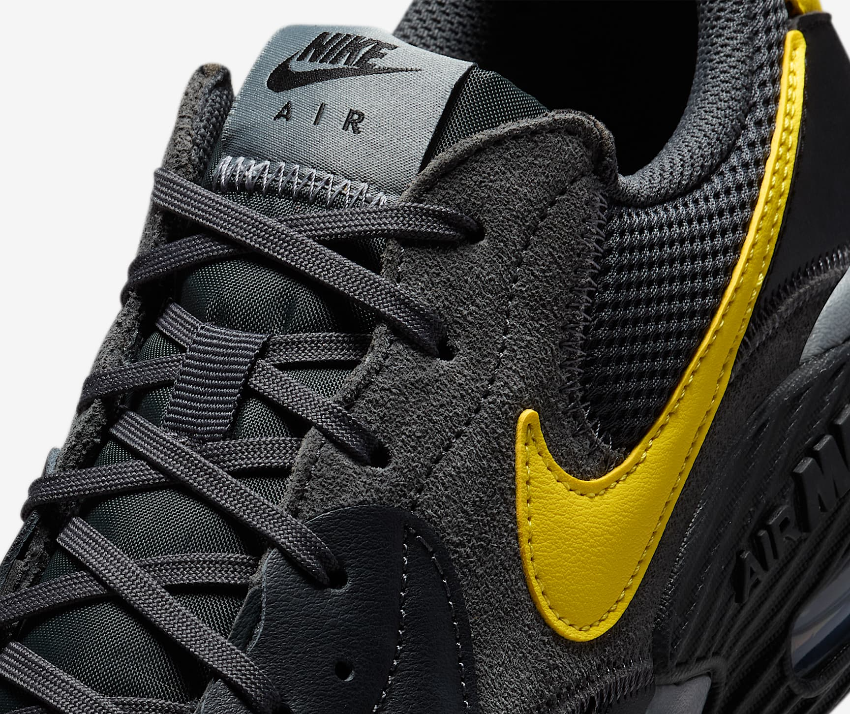 Giay Nike Air Max Excee 'Lightning Black' FZ5486-002