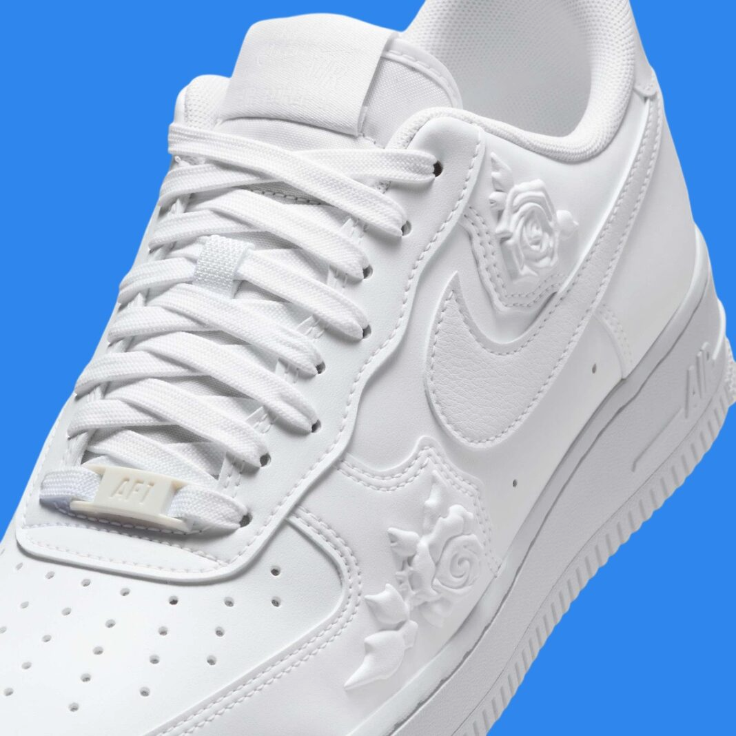 Giay Nike Air Force 1 Low 'White Roses' HF2016-100