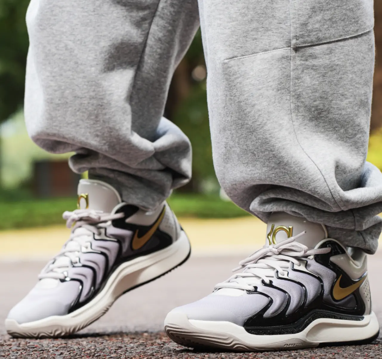 Alternative view of Giày Nike KD 17 'Light Iron Ore Black Sail' FJ9488-003