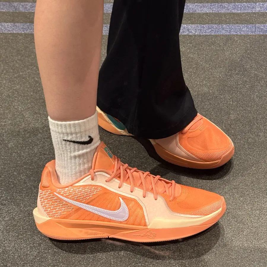 Alternative view of Giày Nike Sabrina 2 'Apricot Agate' FZ1517-801