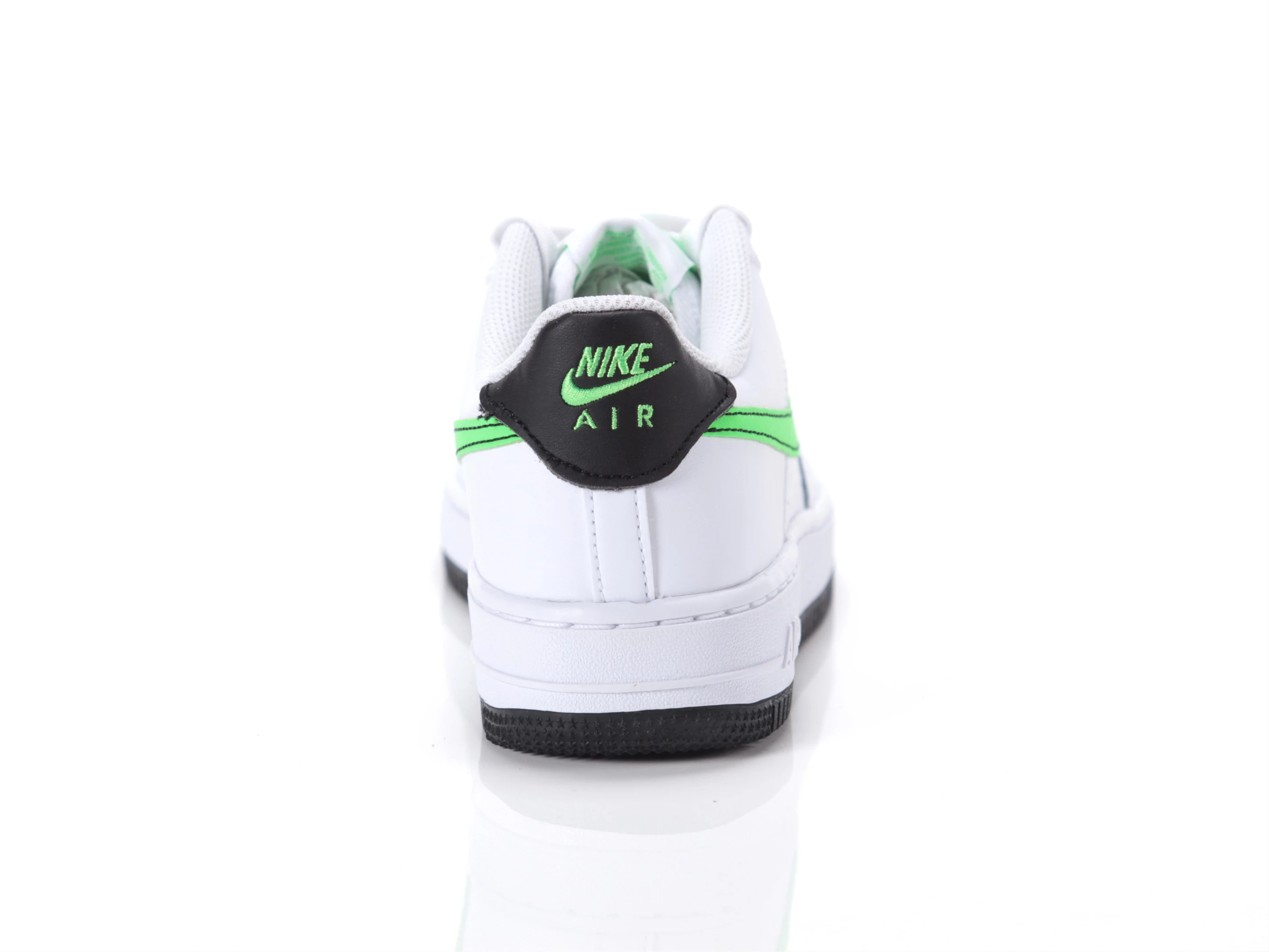 Giay Nike Air Force 1 Low ‘White Green Strike’ FV5948-106