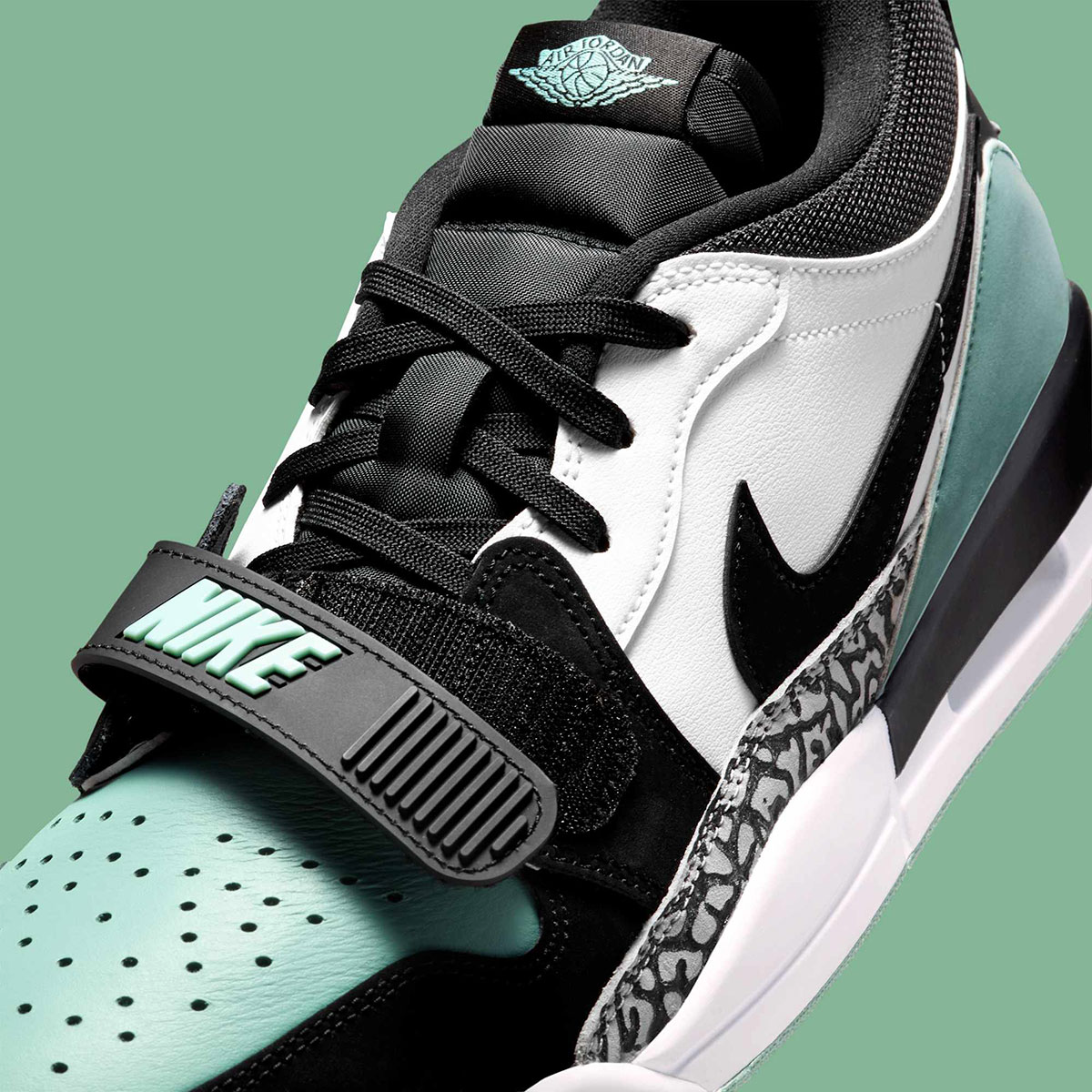 Giay Nike Air Jordan Legacy 312 Low 'White Black Neutral Grey Green' CD7069-109