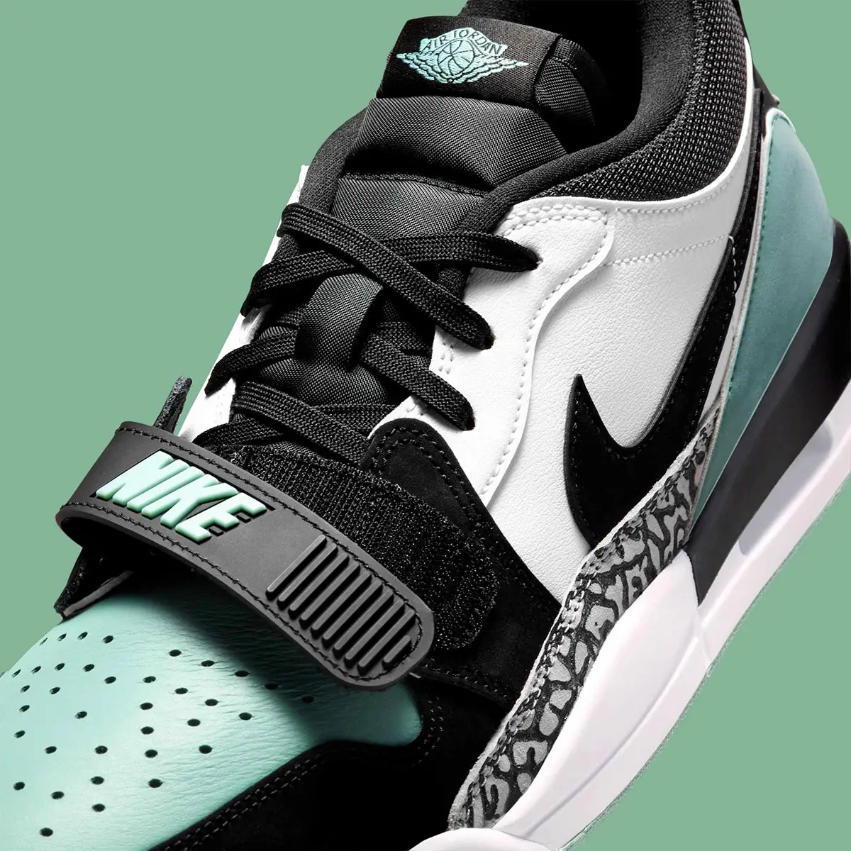Giay Nike Air Jordan Legacy 312 Low 'White Black Neutral Grey Green' CD7069-109