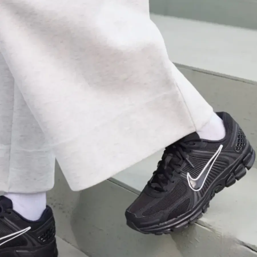 Alternative view of Giày Nike Zoom Vomero 5 'Black' HM9986-001