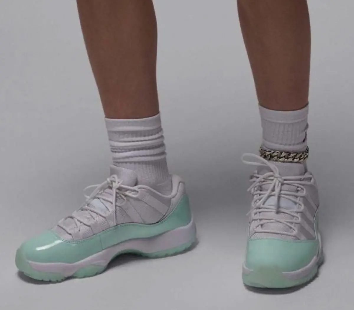 Giay Nike Air Jordan 11 Retro Low 'Igloo' AH7860-103