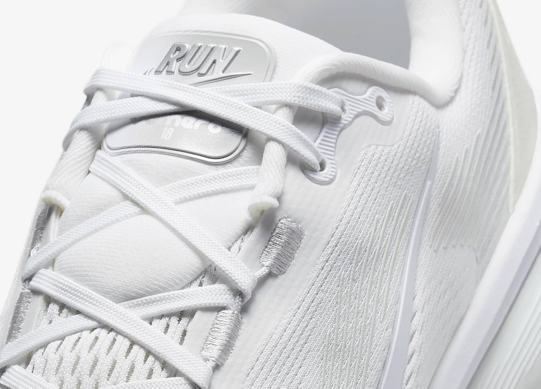 Giay Nike Vomero 18 'White Photon Dust Summit White' HM6803-106