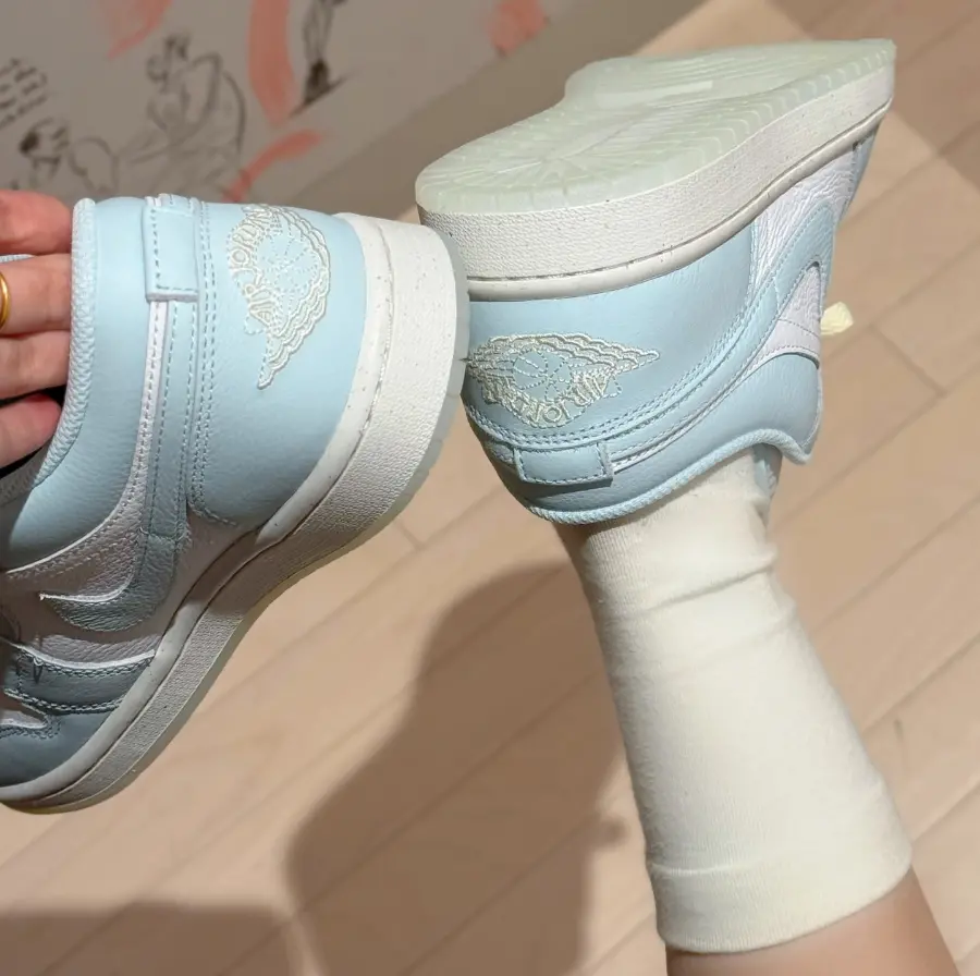 Alternative view of Giày Nike Jordan 1 Low SE "Glacier Blue" HJ5971-400