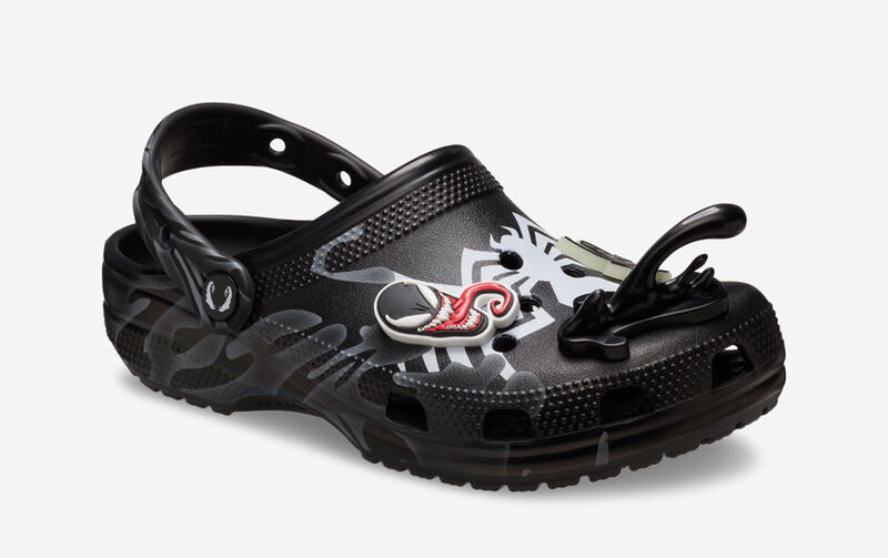 Alternative view of Dép Crocs Classic x Marvel Clog 'Venom' 208864-001