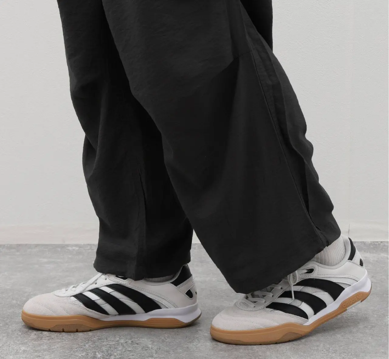Giay Adidas Predator Mundial 'White Black Gum' IG3989