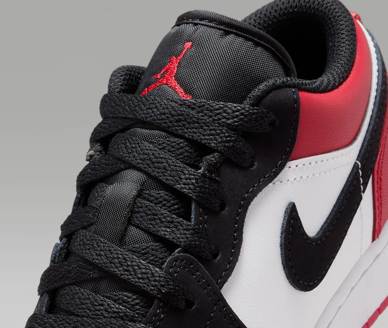 Giay Nike Air Jordan 1 Low SE 2025 GS 'Black Toe' IB8970-106