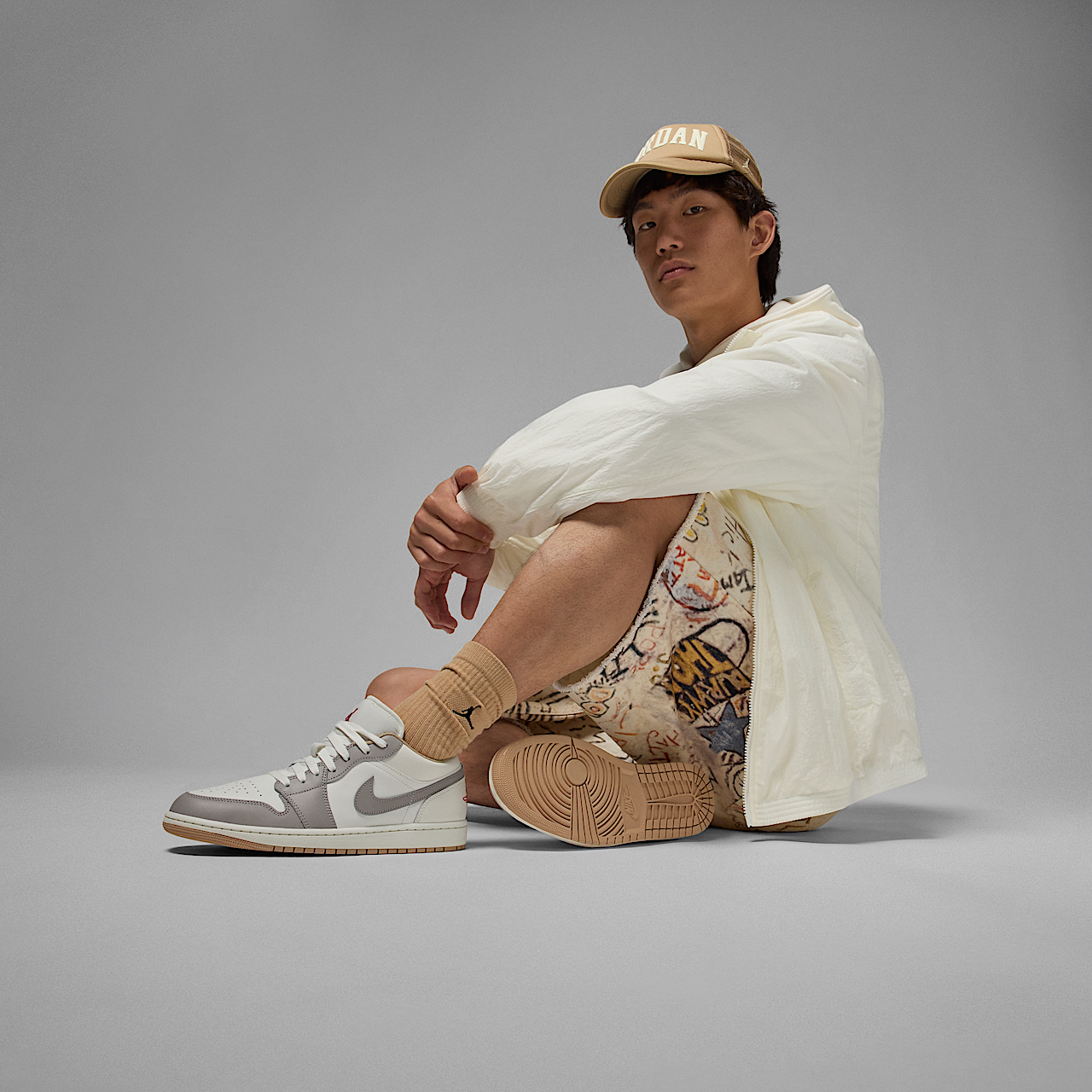 Alternative view of Giày Nike Air Jordan 1 Low 'Red College Grey' 553558-169