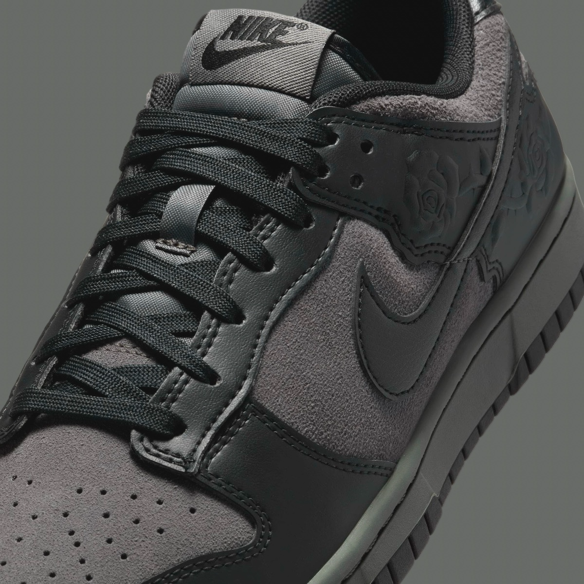 Giay Nike Dunk Low 'Black Roses' HF1986-001