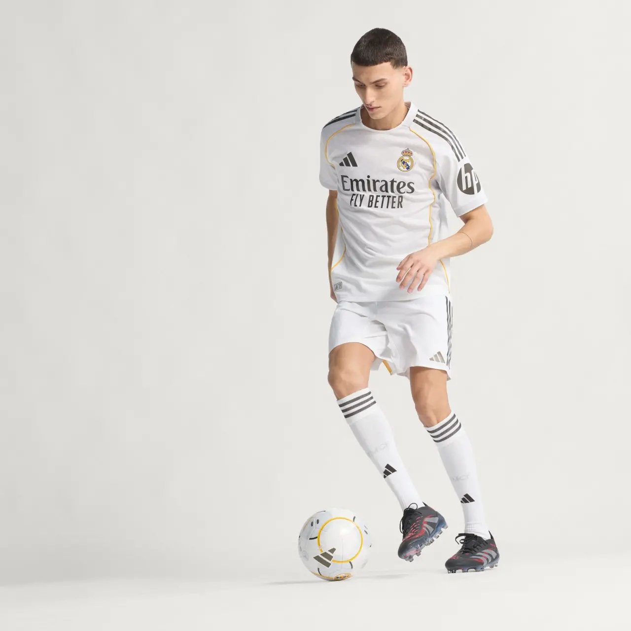 Ao Adidas Real Madrid 25/26 Home Authentic Jersey 'White' JV5918