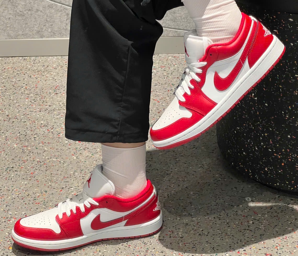 Alternative view of Giày Nike Air Jordan 1 Low 'Red White' 553558-166