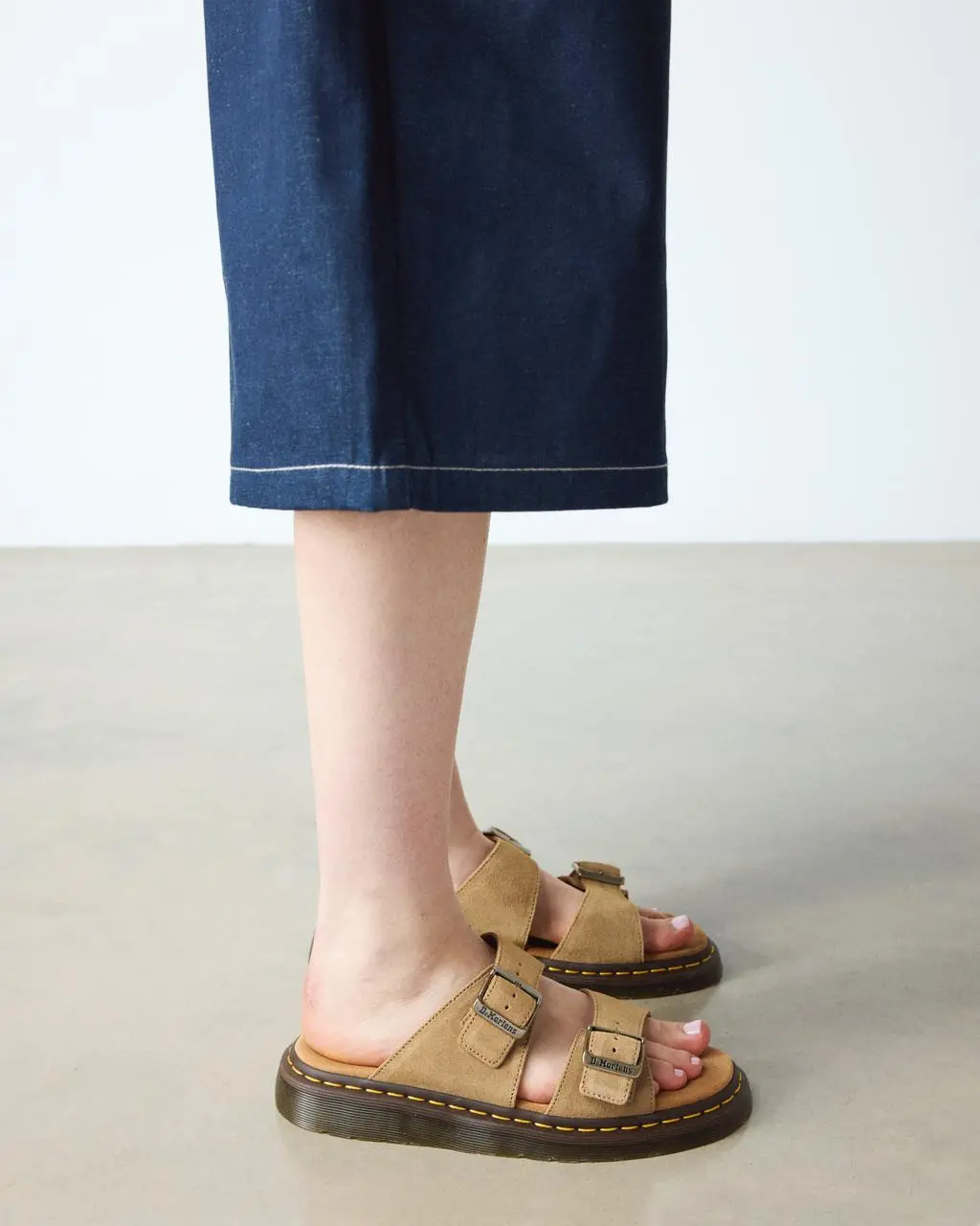 Alternative view of Dép Dr. Martens Josef Suede Slide 'Tan Bronx Suede' 41083200