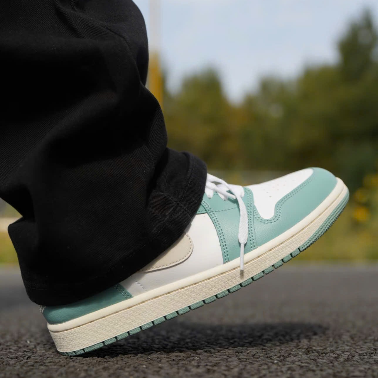 Giày Nike Air Jordan 1 Low 'White Cannon' DC0774-138 - Ảnh 4