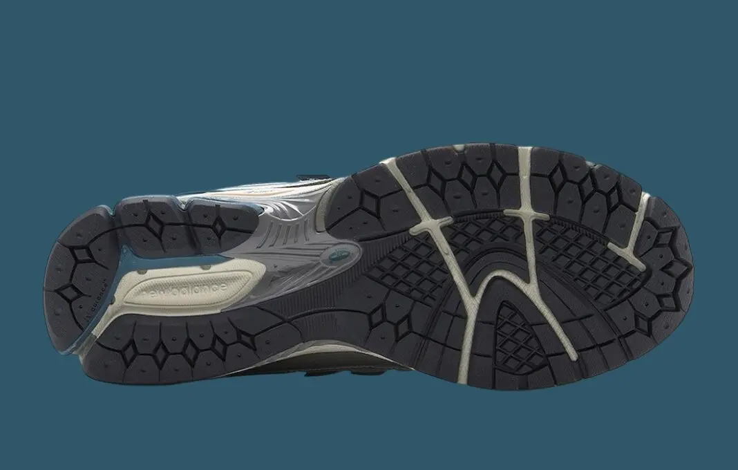 Alternative view of Giày New Balance 1906R 'Silver Metallic Terrarium' M1906REO