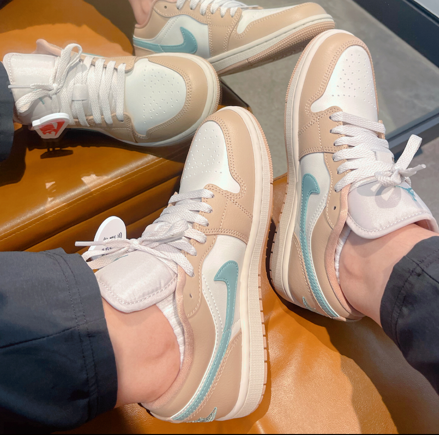 Alternative view of Giày Nike Air Jordan 1 Low 'Light Brown' DC0774-130