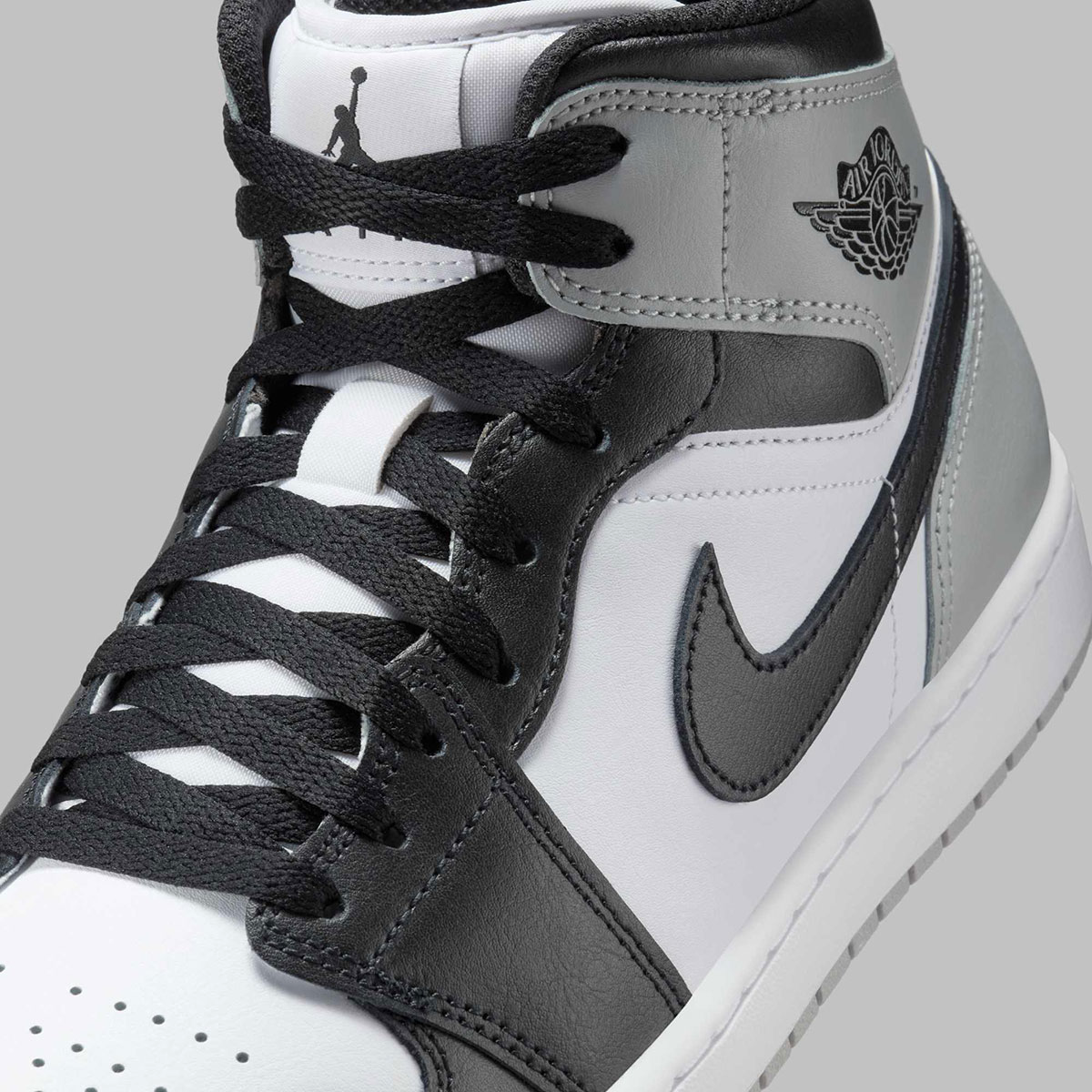 Alternative view of Giày Nike Air Jordan 1 Mid 'Barons' DQ8426-101