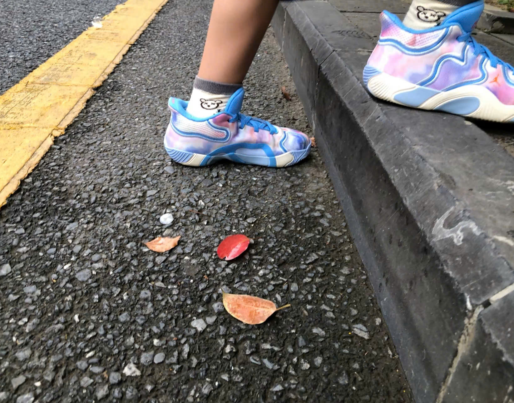 Alternative view of Giày Nike Air Jordan Tatum 3 GS 'Tie Dye' HF3136-400