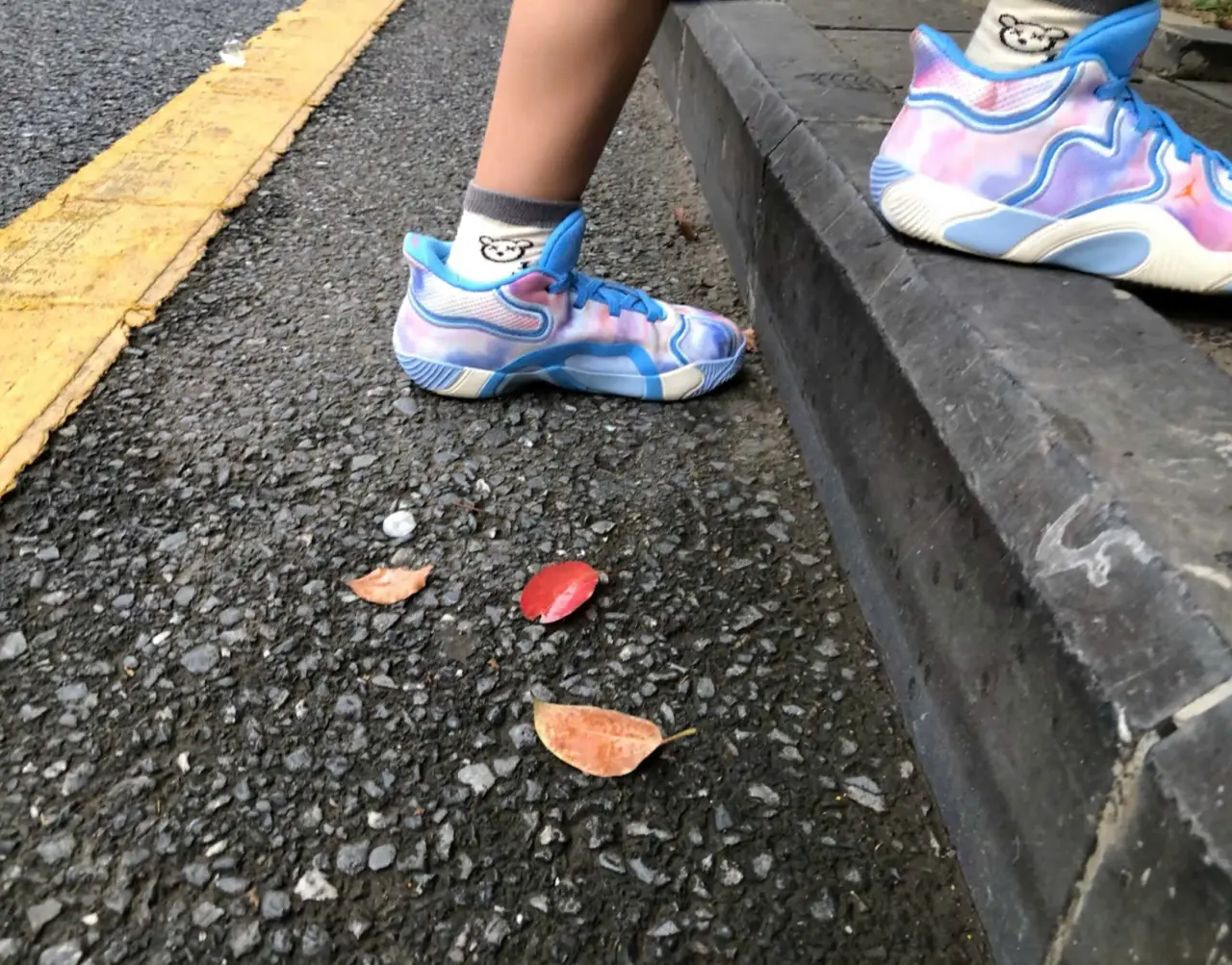 Alternative view of Giày Nike Air Jordan Tatum 3 GS 'Tie Dye' HF3136-400