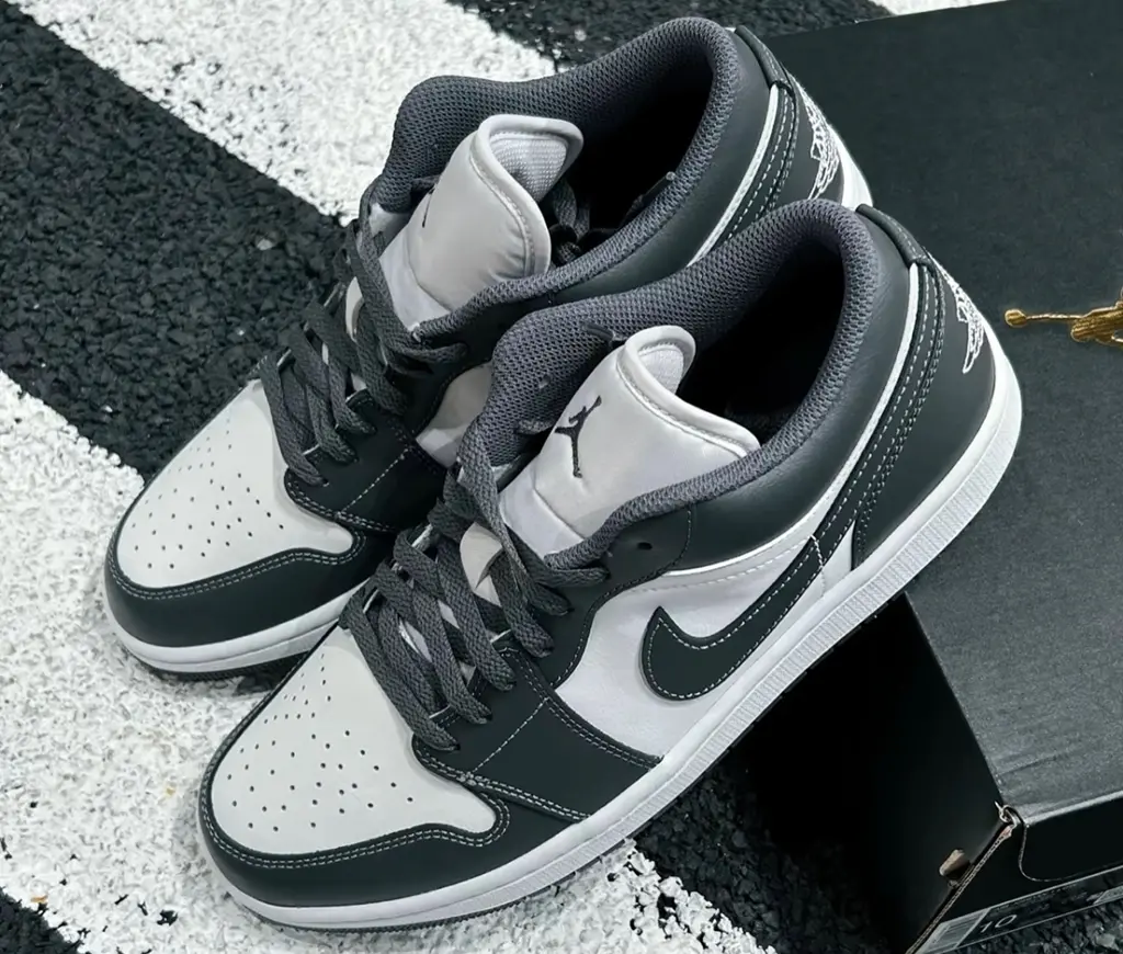 Alternative view of Giày Nike Air Jordan 1 Low ‘Grey White’ 553558-044