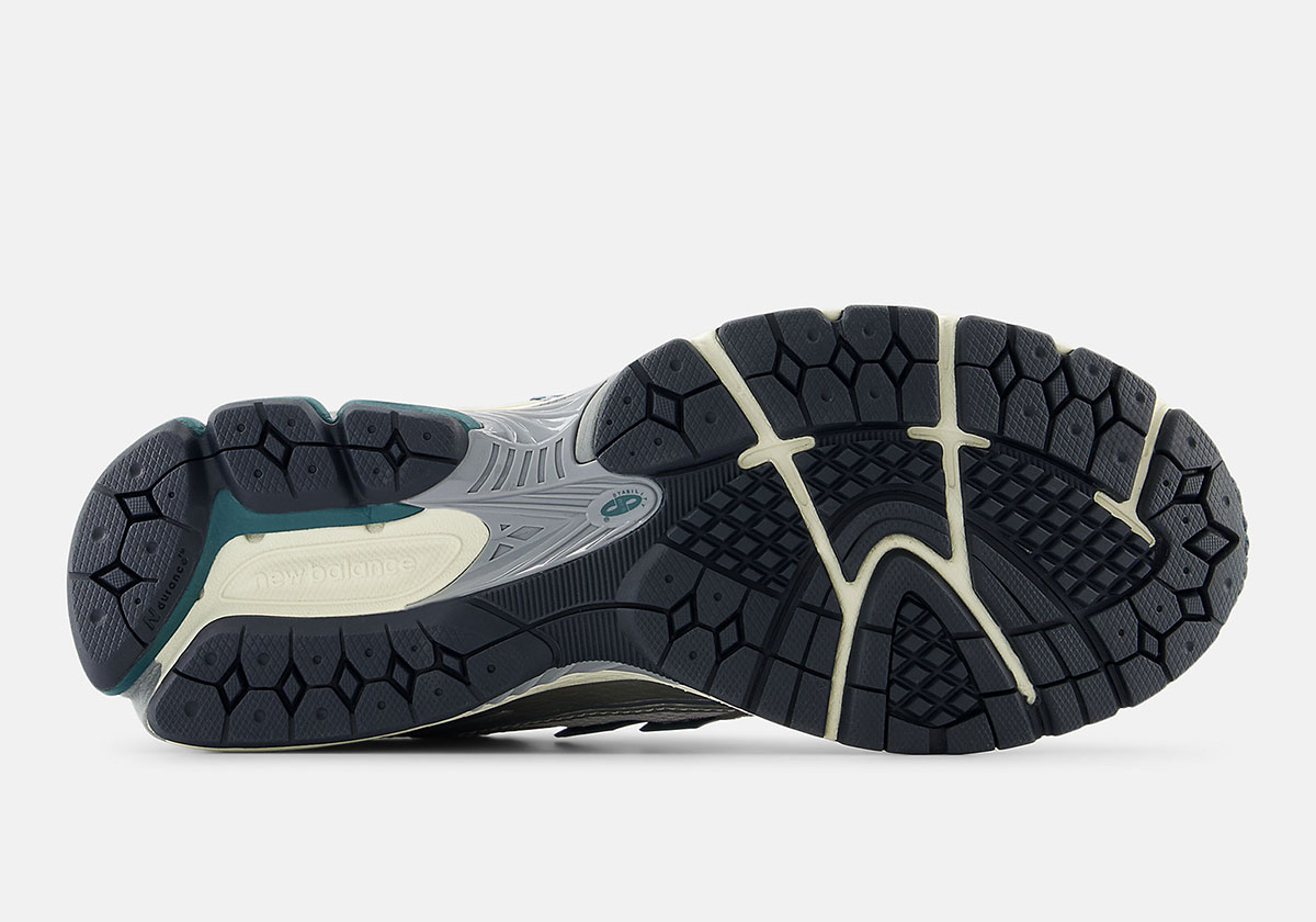 Alternative view of Giày New Balance 1906R 'Silver Metallic' M1906RET