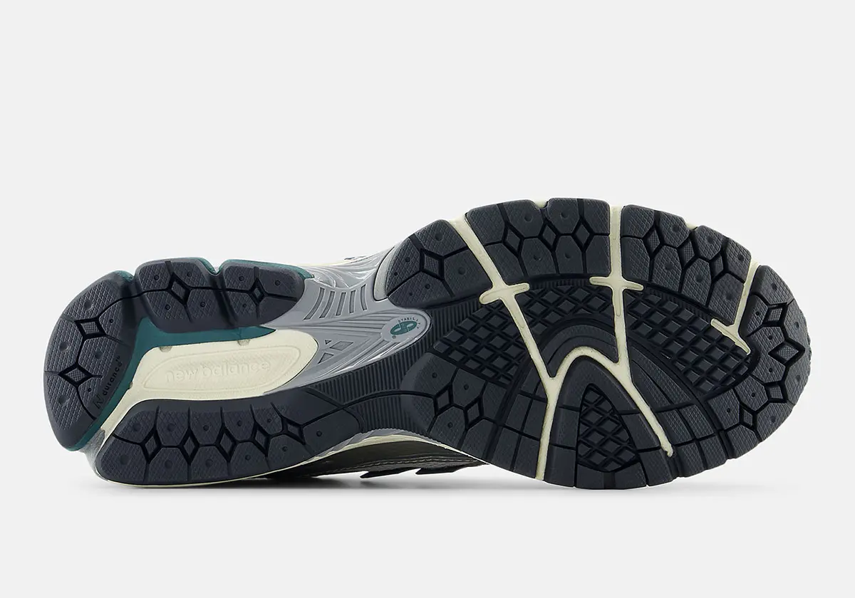 Alternative view of Giày New Balance 1906R 'Silver Metallic' M1906RET