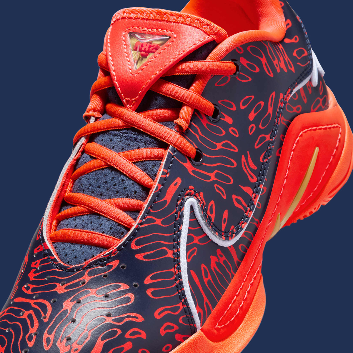 Alternative view of Giày Nike LeBron 22 GS 'Bright Crimson Obsidian' HQ3673-400