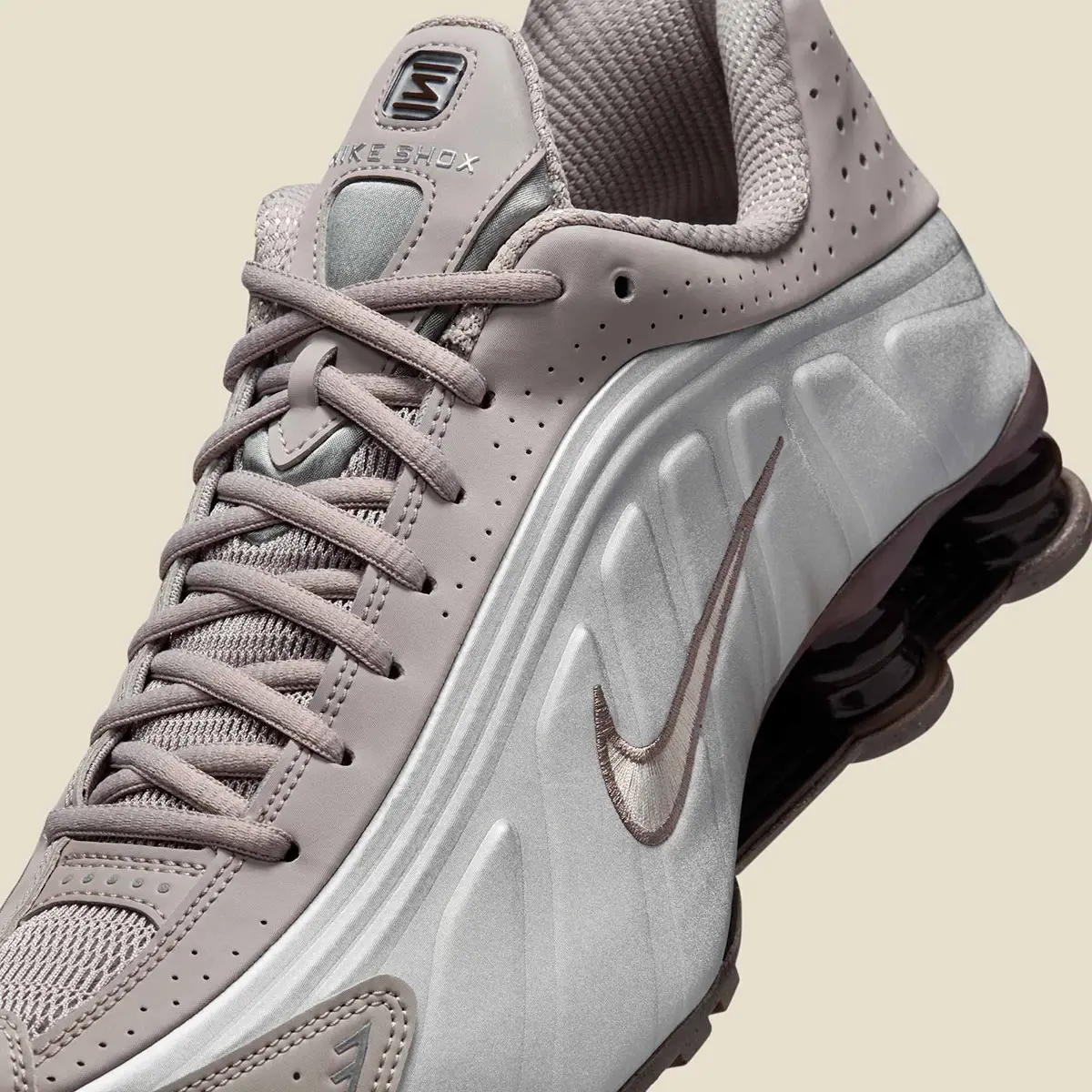 Alternative view of Giày Nike Shox R4 'Cave Stone' HQ1988-200