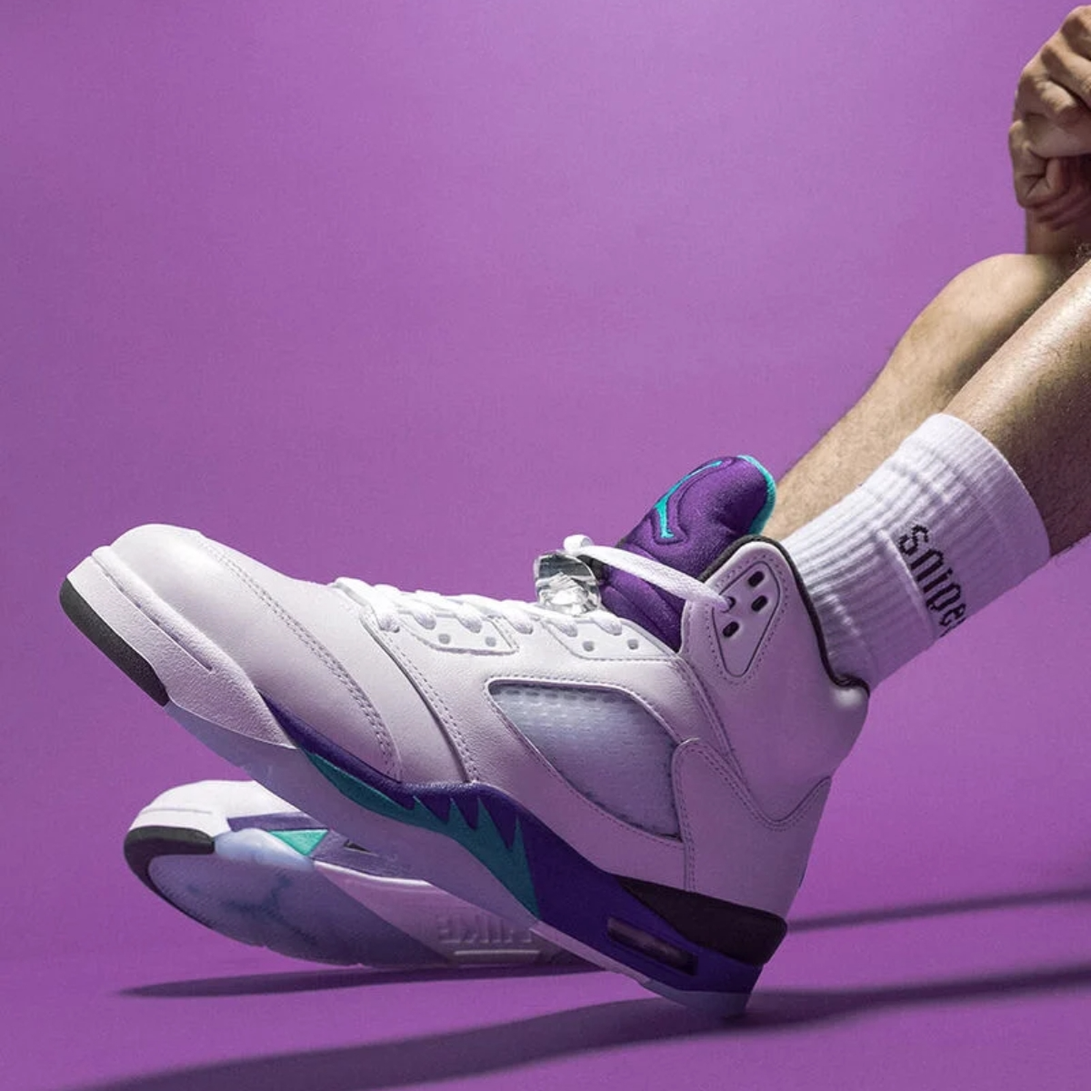 Alternative view of Giày Nike Air Jordan 5 Retro 2025 'Grape' HQ7978-100