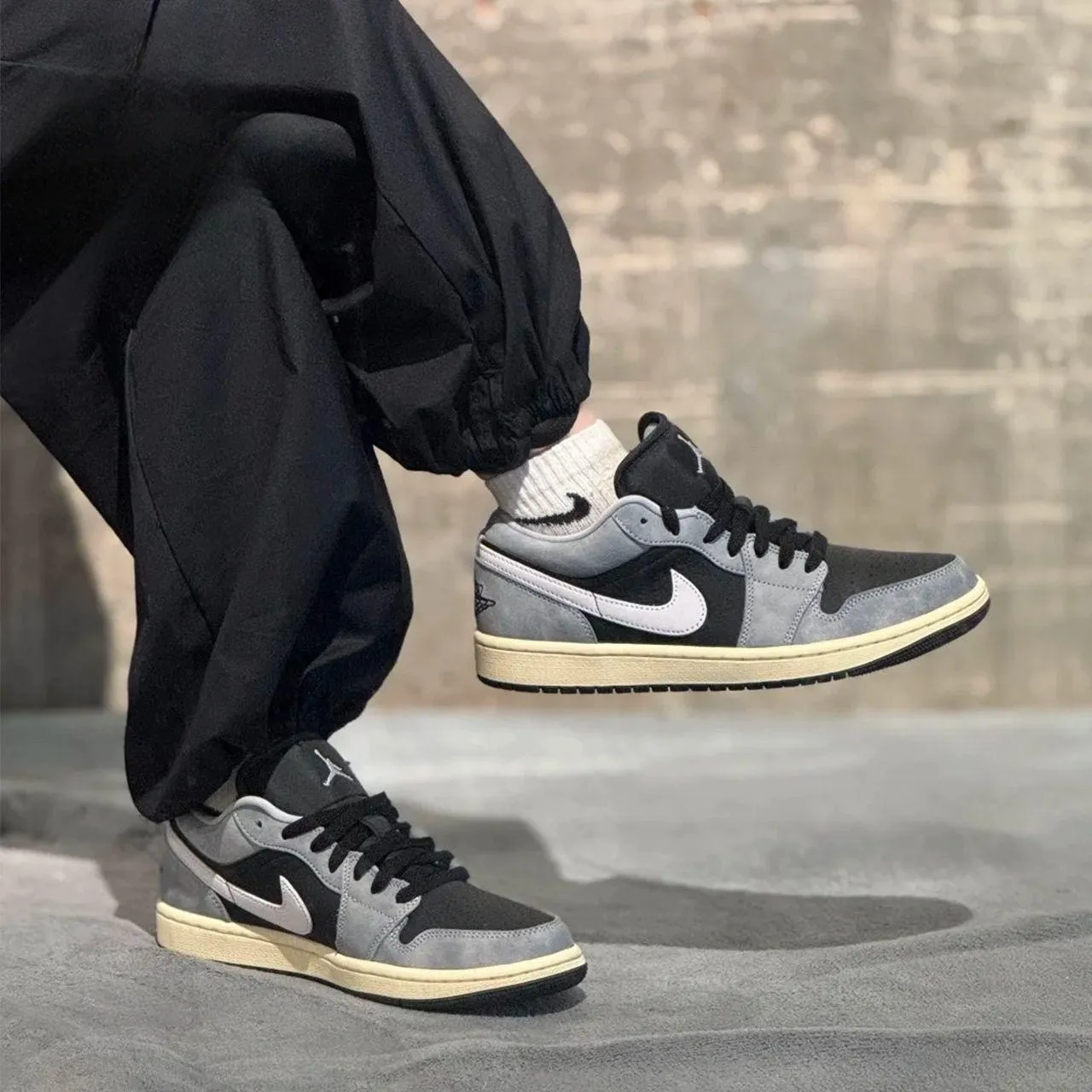 Giày Nike Air Jordan 1 Low 'Light Smoke Grey' HQ2010-012 - Ảnh 3