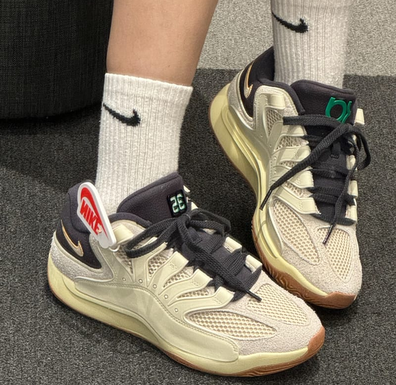 Alternative view of Giày Nike KD 18 LE ‘Soft Pearl’ II3841-100