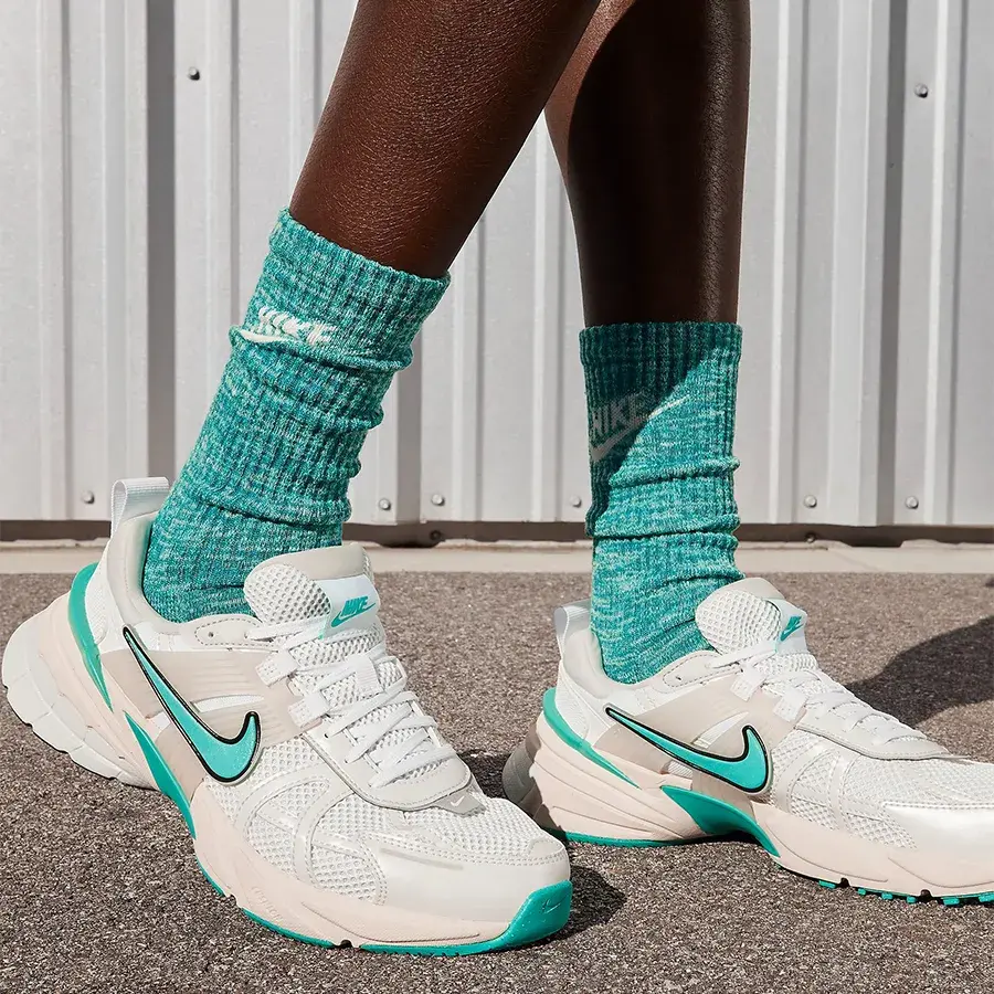 Alternative view of Giày Nike V2K Run ‘Coconut Milk’ FD0736-105