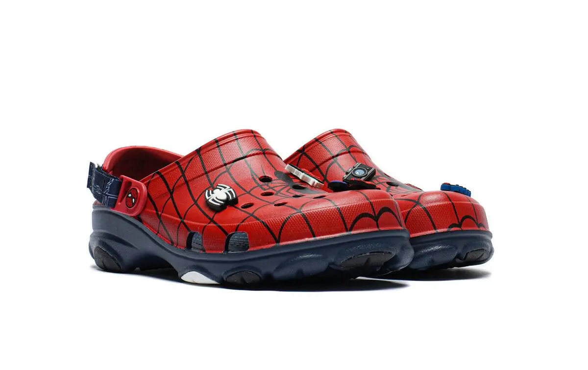 Alternative view of Dép Crocs x Marvel All-Terrain Clog 'Spider-Man' 208782-410