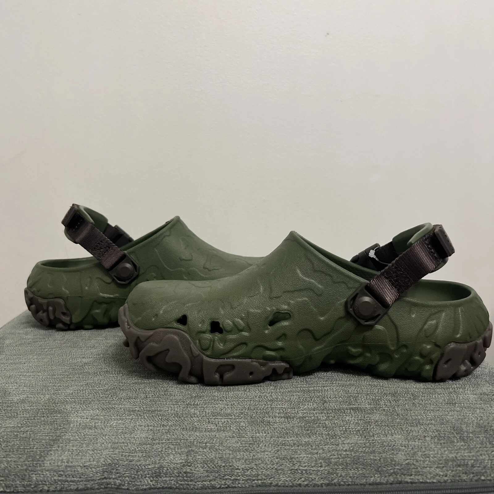 Alternative view of Dép Crocs All-Terrain Clog 'Army Green Espresso' 208391-32C