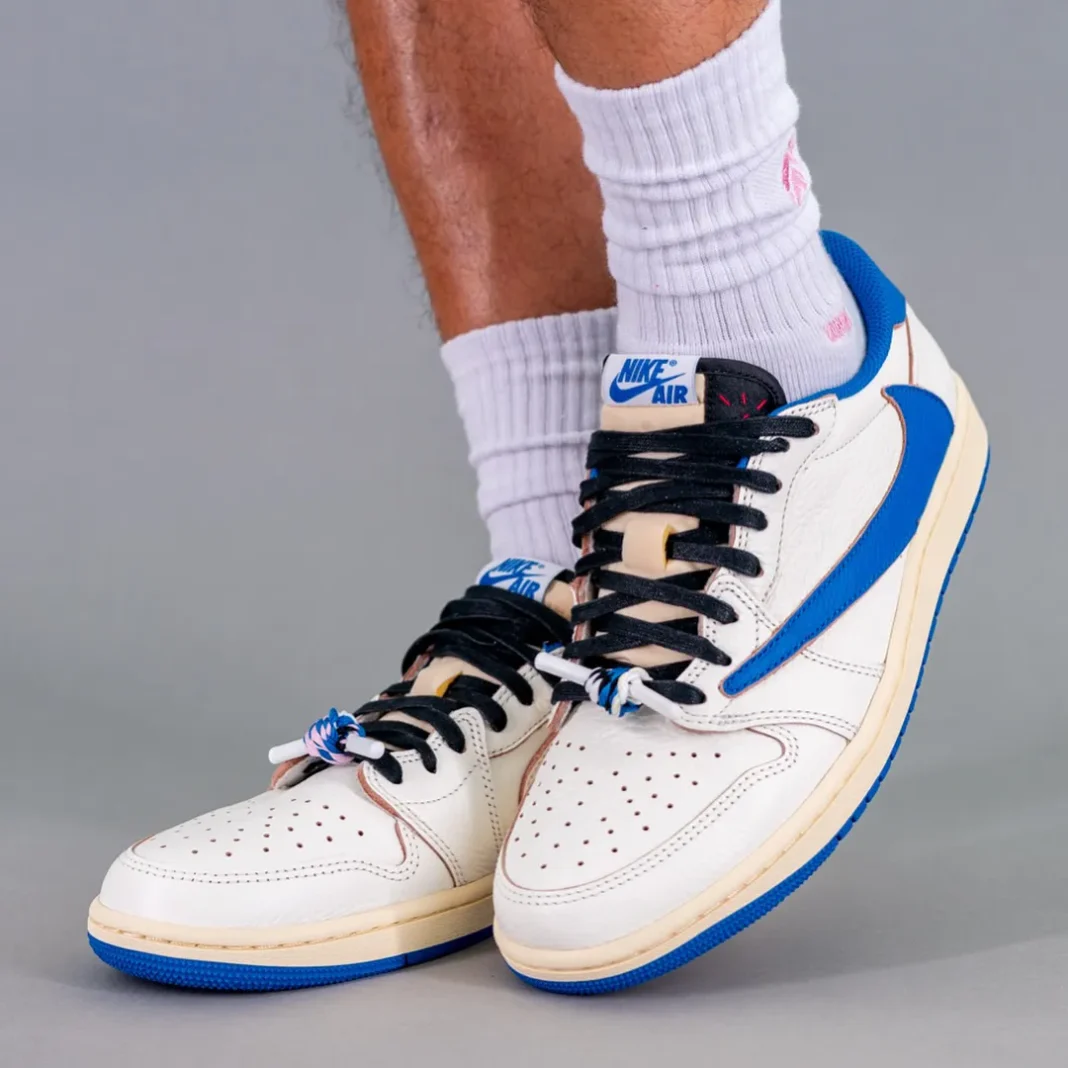Alternative view of Giày Nike Air Jordan 1 Retro Low OG SP x Travis Scott 'Sail Military Blue' DM7866-104