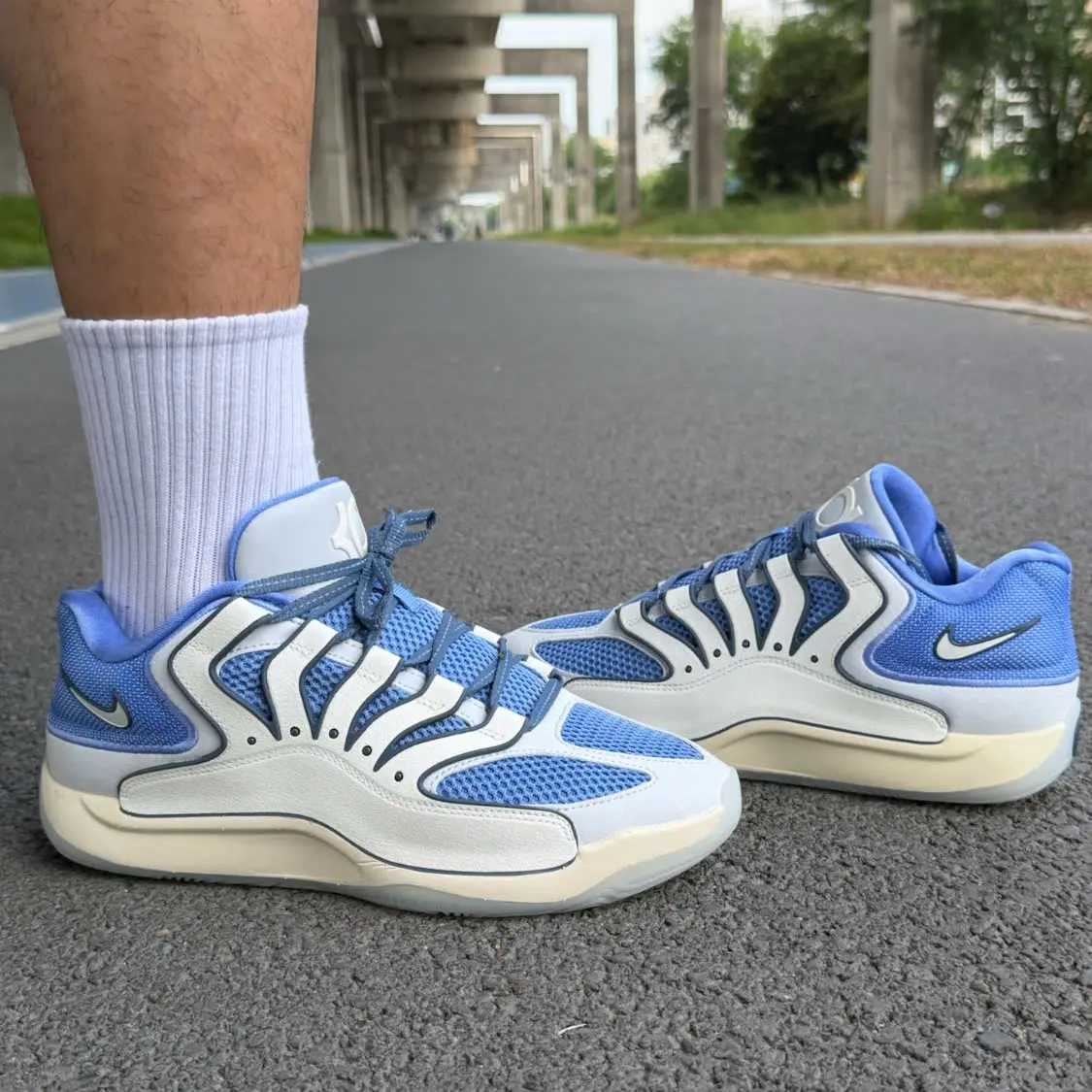 Alternative view of Giày Nike KD 18 'Boys & Girls Clubs' HV1991-401