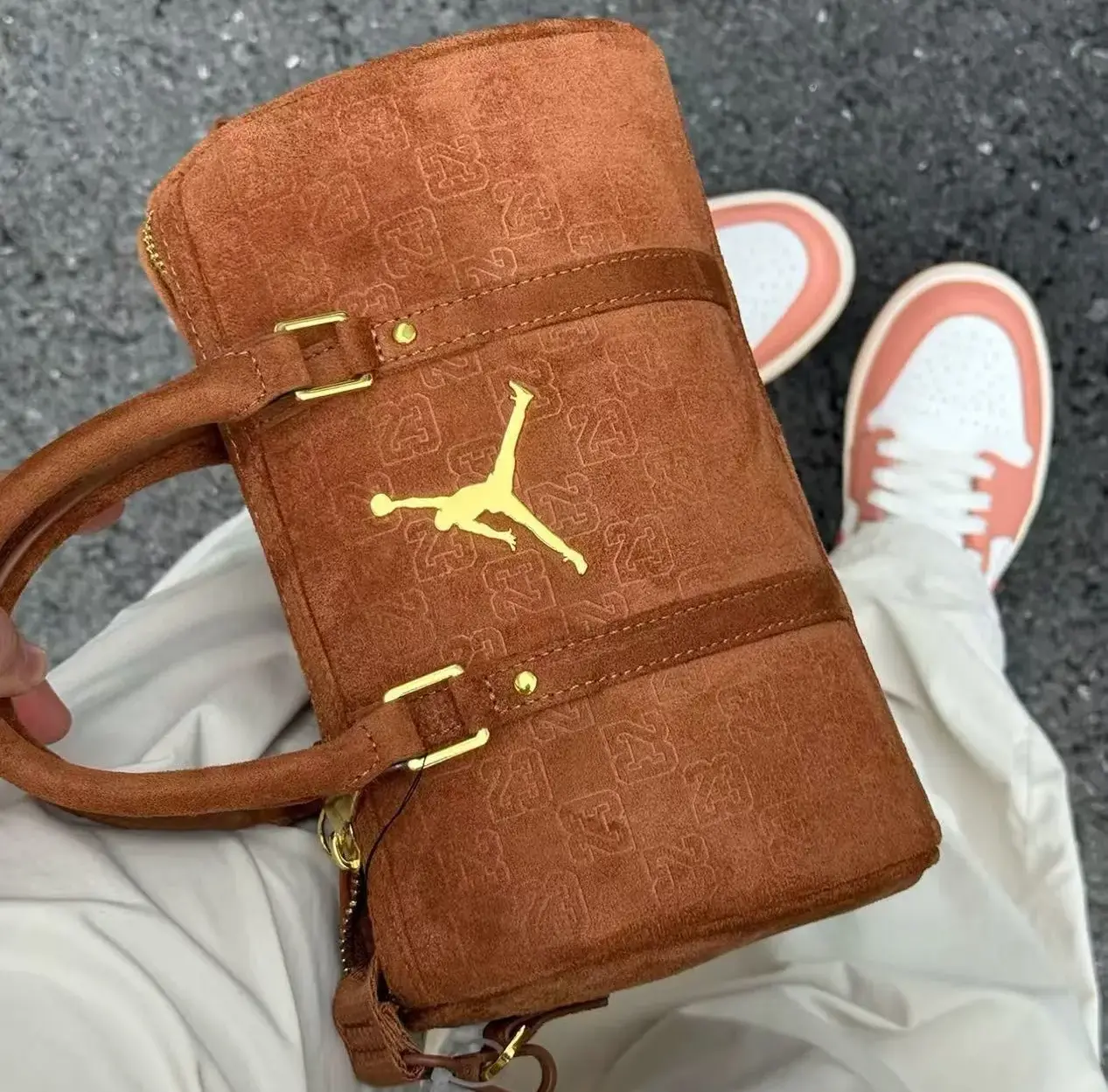 Alternative view of Túi Nike Jordan Monogram 'Beige' JD2533091AD-001