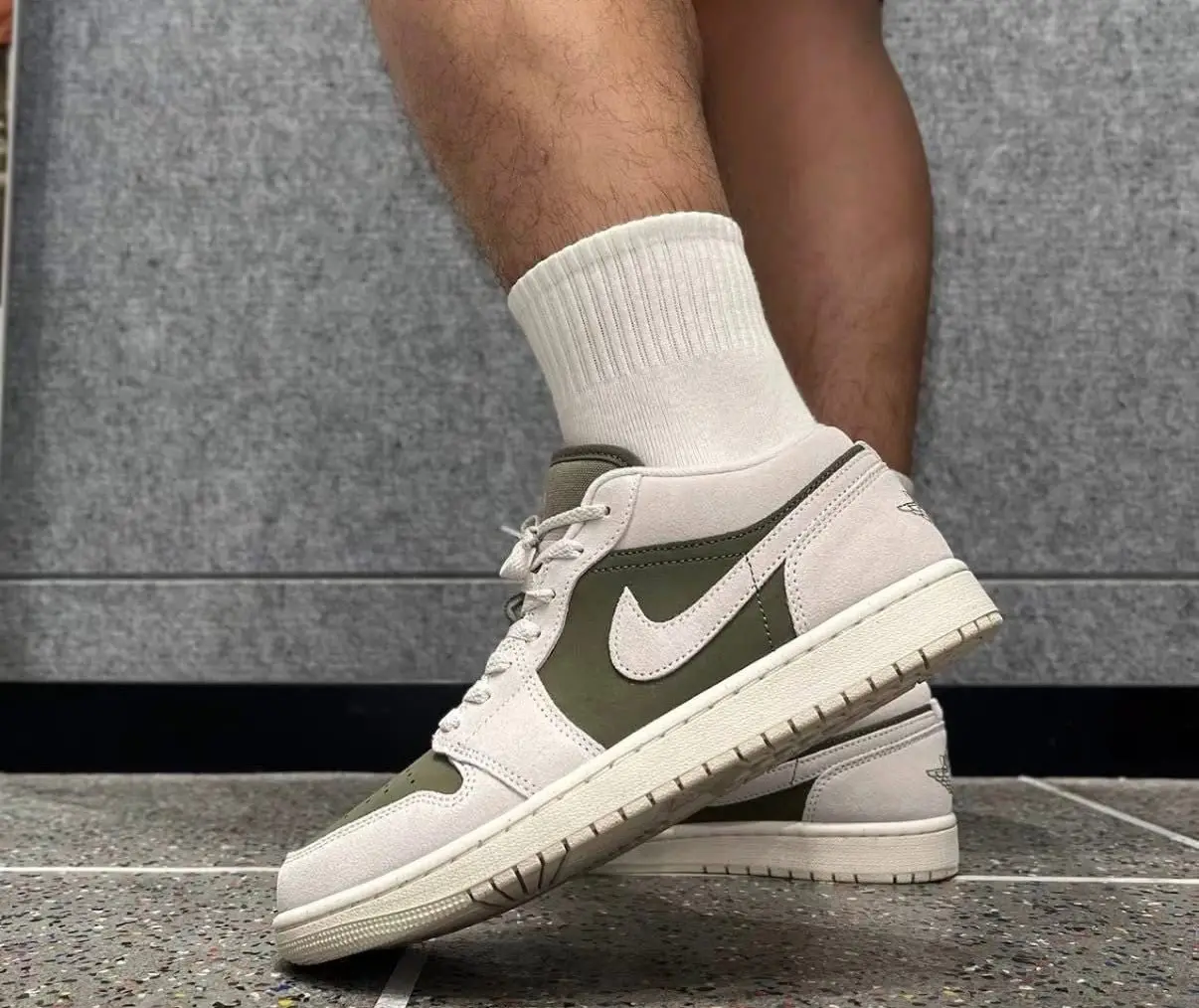 Alternative view of Giày Nike Air Jordan 1 Low SE 'Medium Olive Sail' HV4089-201