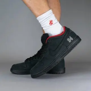 Alternative view of Giày Nike SB Dunk Low ‘Black’ HQ8487-001